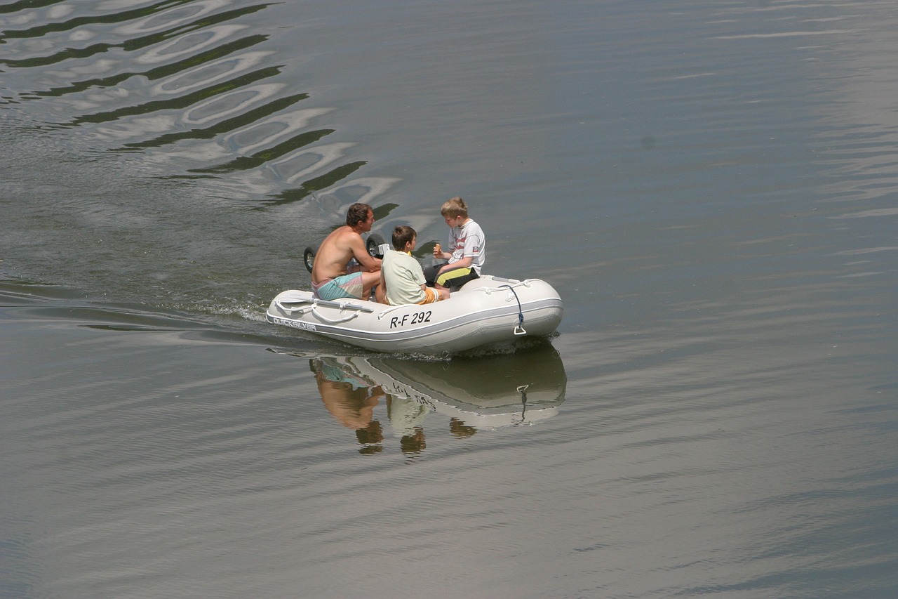 schlauchboot 4 personen mit motor