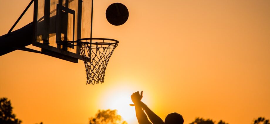 Wie man Basketball spielt Ein Anfängerleitfaden